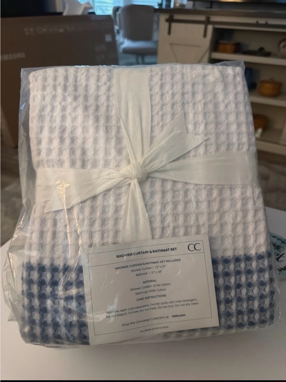 Concierge shower curtain and bath mat set - new